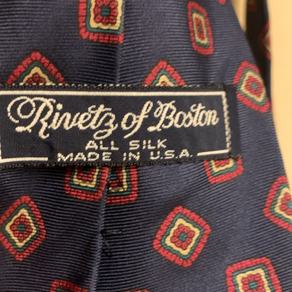 HARVARD COOP CAMBRIDGE BOSTON RIVETZ OF BOSTON SILK FOULARD VINTAGE NECKTIE - Picture 7 of 13